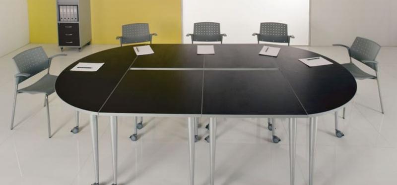 Конференц-стол для переговоров
